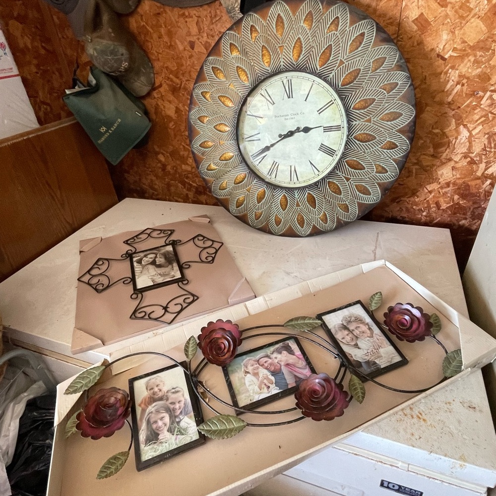 3 piece home decor NIB 5x7 photo frames & wall clock